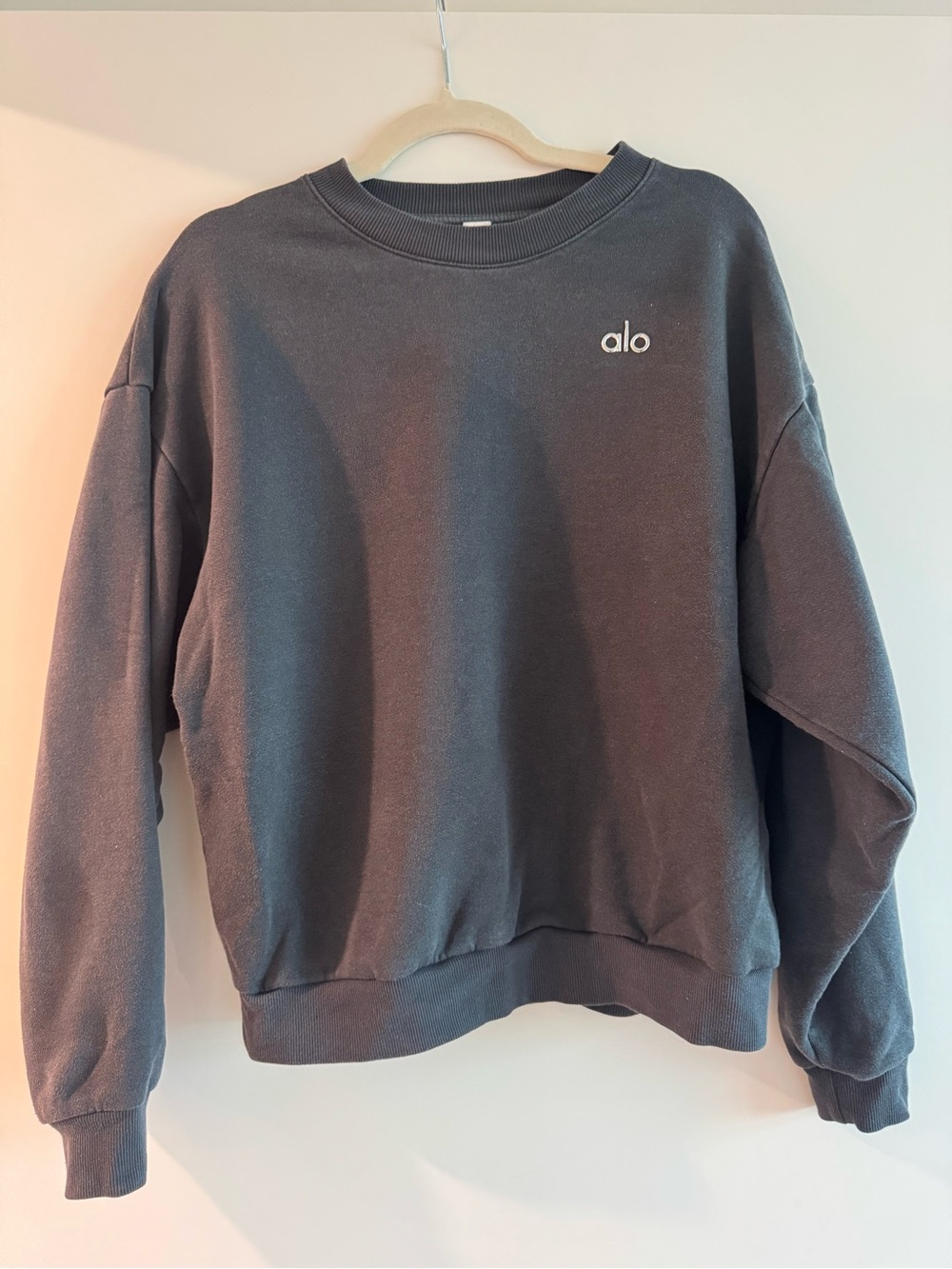 ALO Yoga Accolade Crew Neck Pullover - Picture 2 of 2